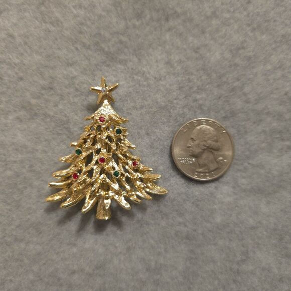 Signed Tancer II Gold Toned Rhinestone Christmas Tree Lapel Pin Brooch Red Green - Picture 2 of 7
